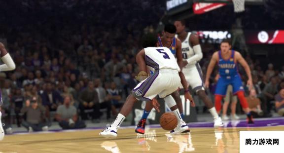 《NBA 2K20》键盘做胯下运球方法分享