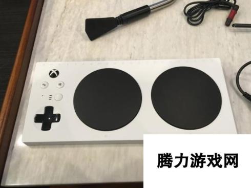 Xbox新手柄是为残疾玩家设计 可单手单脚操作吃鸡